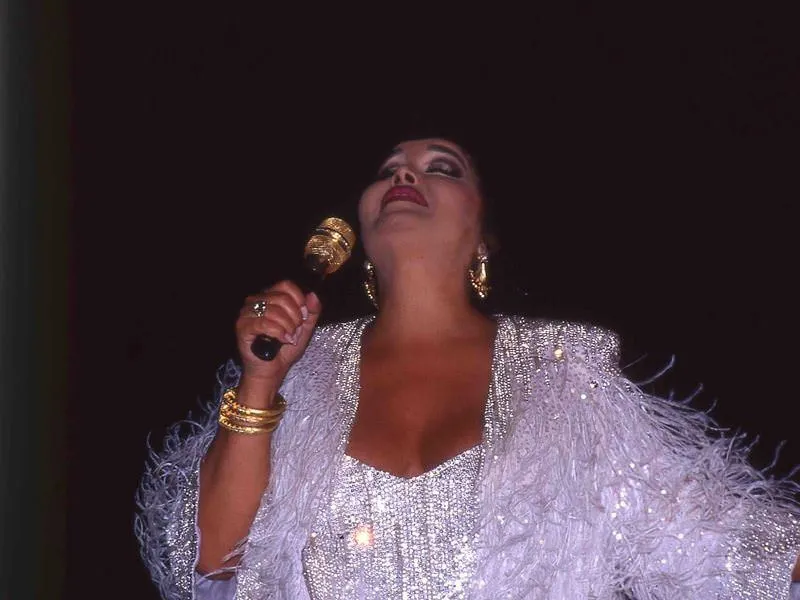 200 bin TL’lik tepsi hediyesi