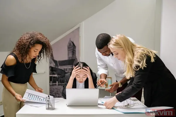 Ece Gürel olayı gündemdeyken... 'Mobbing Genelgesi' Resmi Gazete'de yayımlandı! Huzursuz iş hayatın varsa buraya başvur: ALO 170 - 15