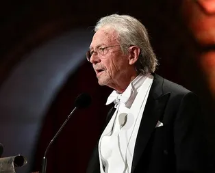 Soykırım inkarcısı Handke, Kosovada istenmeyen kişi ilan edildi