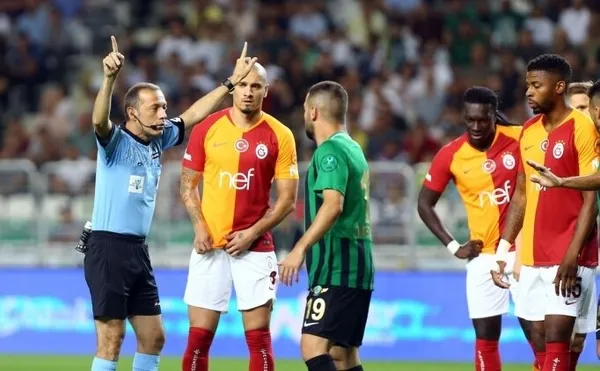 1608813848334.jpg SON DAKİKA! Fenerbahçe - Başakşehir maçı hakemi Bahattin Şimşek'le ilgili şok iddia: Cüneyt Çakır'dan rövanşı mı aldı?-6
