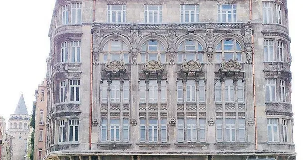 Şişhane'deki tarihi Frej Apartmanı trajik bir öykünün başrolünde: Ölümler arka arkaya geldi