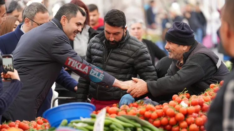 ▶️ Cumhur İttifakı İBB Başkan adayı Murat Kurum'a Sarıyer Çarşamba Pazarı’nda yoğun ilgi! 👈