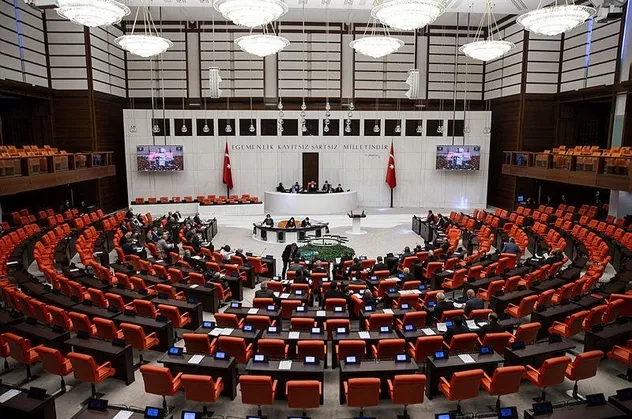 Meclis'teki sandalye sayısı değişti! TBMM'nin son sandalye dağılımına göre hangi partinin kaç milletvekili var?