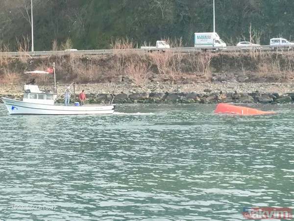 Rize'de korku dolu anlar! Eğitim filikası alabora oldu: 14 öğrenci ve akademisyen denize düştü - 16