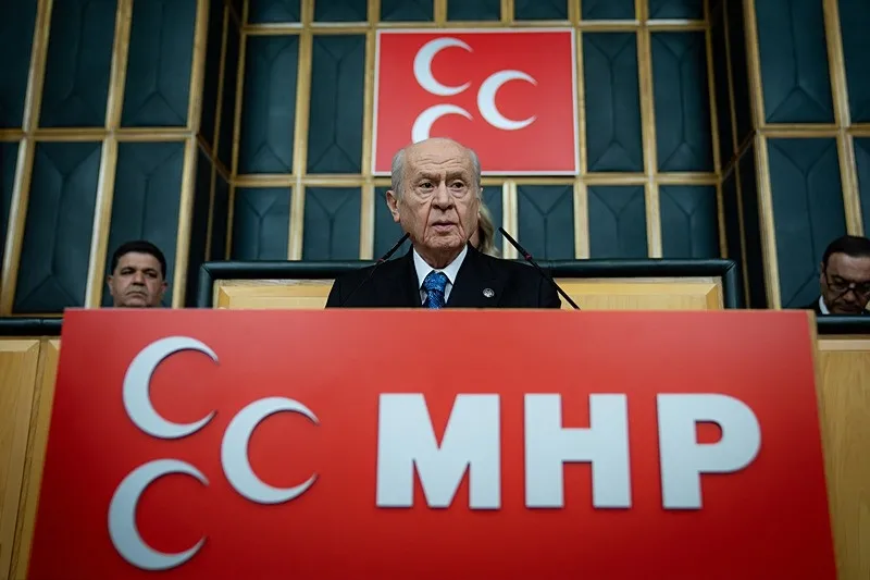 devlet-bahceliden-hem-ozgur-ozele-hem-kilicdarogluna-elestiri-adim-adim-bolunme-geliyor-1781243316192.jpeg Devlet Bahçeli'den hem Özgür Özel'e hem Kılıçdaroğlu'na eleştiri: Adım adım bölünme geliyor-6