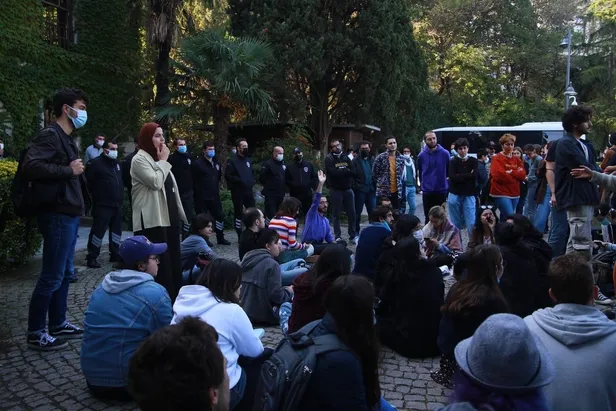 Boğaziçi Üniversitesi'ndeki izinsiz gösteride 45 kişi gözaltına alındı-2