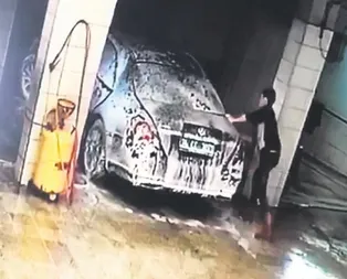 İngil’iz’ peşinde!