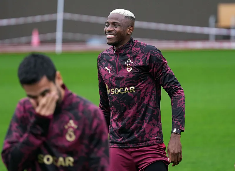 Okan Buruk'tan Osimhen kararı! İşte Galatasaray'ın Liverpool maçı 11'i - 8