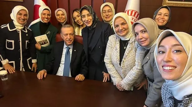 AK Parti'de milletvekili listeleri YSK'ya teslim edildi! Kadın sayısında artış: En genç aday 18 yaşında-4