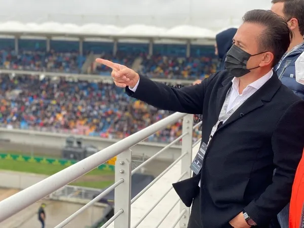 Formula 1'de yarışan Mercedes takımının paylaştığı o karenin hikayesini Tuzla Belediye Başkanı Dr. Şadi Yazıcı anlattı-6