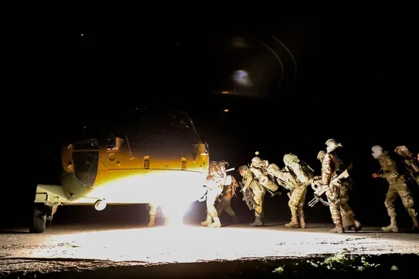 teror-orgutu-pkkya-pence-kilit-operasyonuyla-darbe-teroristlere-bomba-yagiyor-1650262154033.jpg Terör örgütü PKK'ya 'Pençe-Kilit' operasyonuyla darbe! Teröristlere bomba yağıyor-4