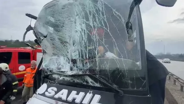 TEM Otoyolu Kocaeli geçişinde araçlar birbirine girdi: 11 yaralı-2