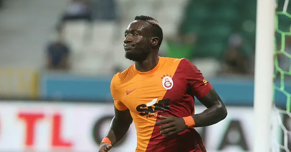 Son dakika transfer haberleri... Galatasaray 13 milyon Euro'ya almıştı! Mbaye Diagne Cimbom'un başına bela oldu!