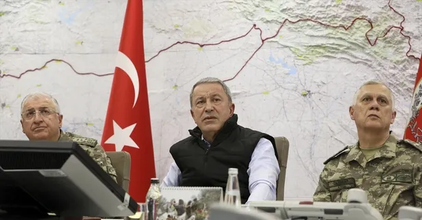 Milli Savunma Bakanı Akar harekat merkezinde