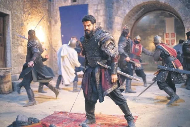 zirvenin-adi-belli-1650567609587.jpeg Kıbrıs'tan iki ev alan Ajda Pekkan dairelerini vinçle gezdi-13