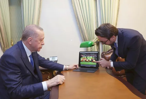 baskan-erdogan-yilin-fotograflarini-secti-haberde-kategorisinde-tercihi-togg-oldu-1673689053435.jpg Başkan Erdoğan 'Yılın Fotoğrafları'nı seçti! Haberde kategorisinde tercihi 'TOGG' oldu-4