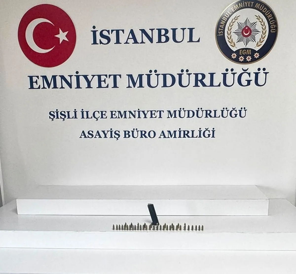 1784444303018.jpeg Şişli'de AVM'ye şarjörle girmeye çalışan üniversite öğrencisi yakalandı: Operasyonda 606 mermi ele geçirildi-3