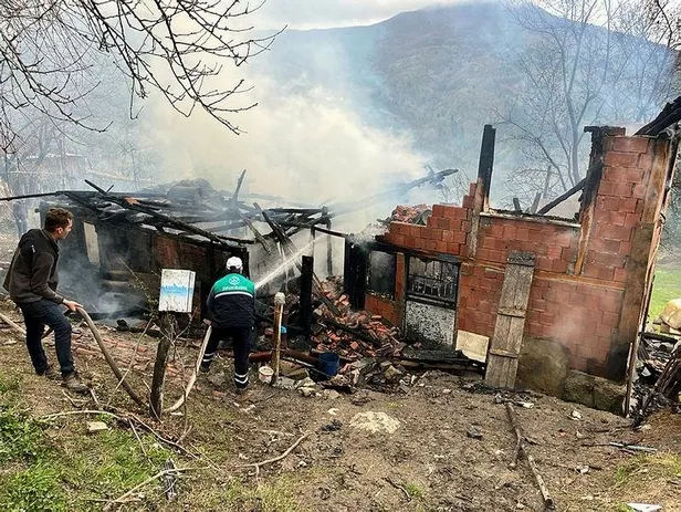Kastamonu'da meydana gelen yangından yürekleri yakan haber-5