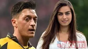 Arsenal’in yıldızı Mesut Özil’den sevgilisi Amine Gülşe’ye şok mesaj: Üçümüz de seni seviyoruz...