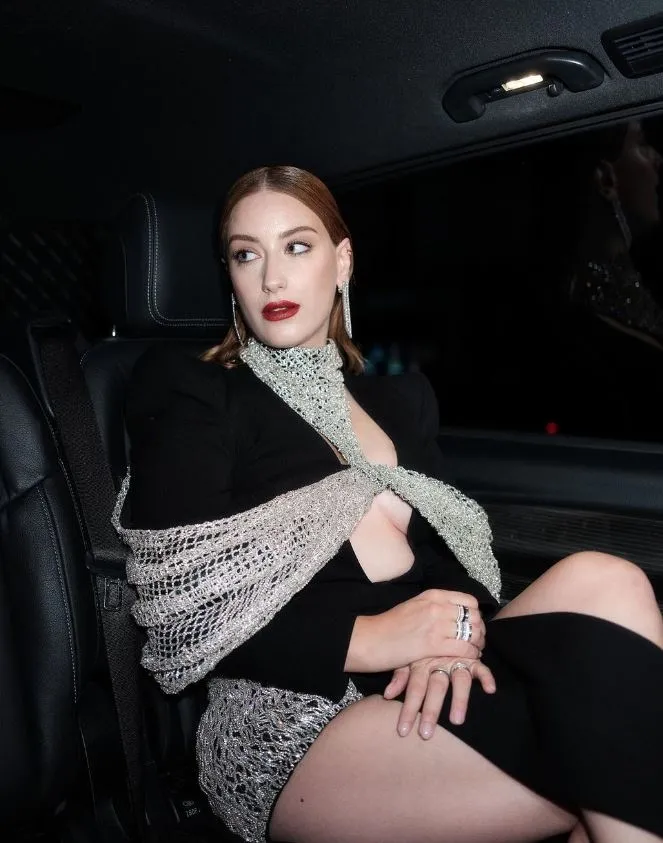 hazal-kaya-kendisini-ifsa-etti-sirke-ve-astrolog-aciklamasina-tepkiler-cig-gibi-buyuyor-allah-ali-ataya-sabir-1700754124464.jpg Sirke ve astrolog açıklamasına tepkiler büyüyor! "Allah Ali Atay'a sabır versin..." Hazal Kaya kendini ifşaladı!-3