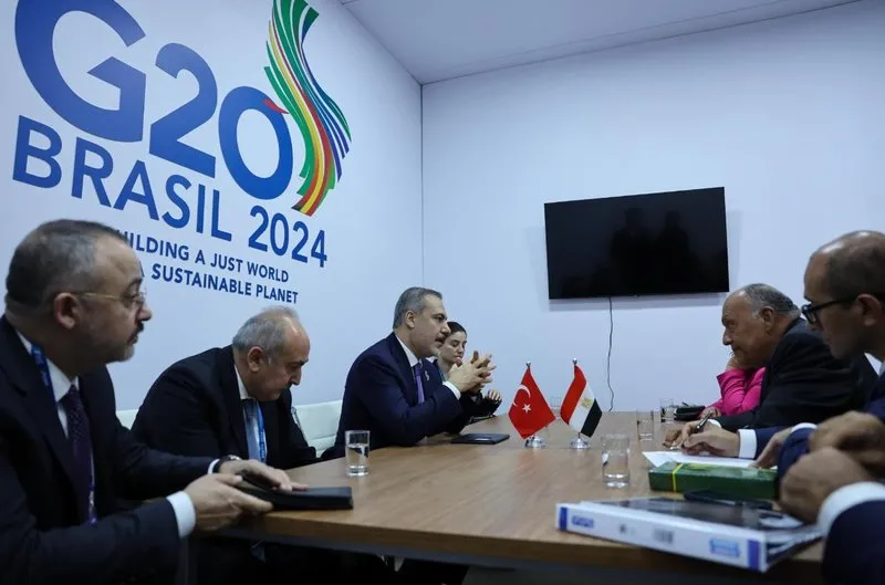 Dışişleri Bakanı Hakan Fidan G20 Dışişleri Bakanları Toplantısı için bulunduğu Rio de Janeiro'da, Mısırlı mevkidaşı Samih Şukri ile bir araya geldi