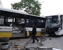 Bursa Osmangazi’de feci kaza! Servis otobüsünün çarptığı halk otobüsü iş yerine girdi! Yaralılar var