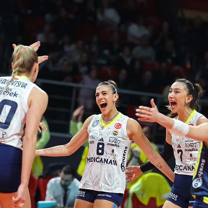 Fenerbahçe Eczacıbaşı’nı devirdi!