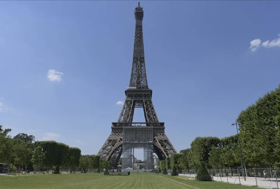 Eyfel zamlandı