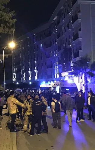 İstanbul'da hareketli gece! Kapalı olması gereken saunada yangın çıktı, yüzlerce kişi sokağa döküldü