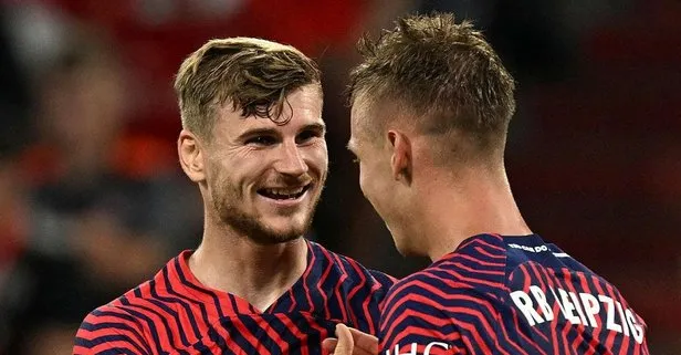Dünyaca ünlü golcü adım adım Fenerbahçe'ye! Müjdeli açıklama geldi