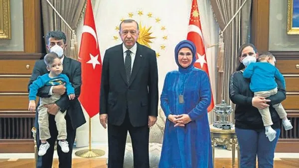 Başkan Erdoğan ile eşi Emine Erdoğan'ı ziyaret etmişlerdi: Siyam ikizleri Yiğit ile Derman, mutluluğa erişti:-4