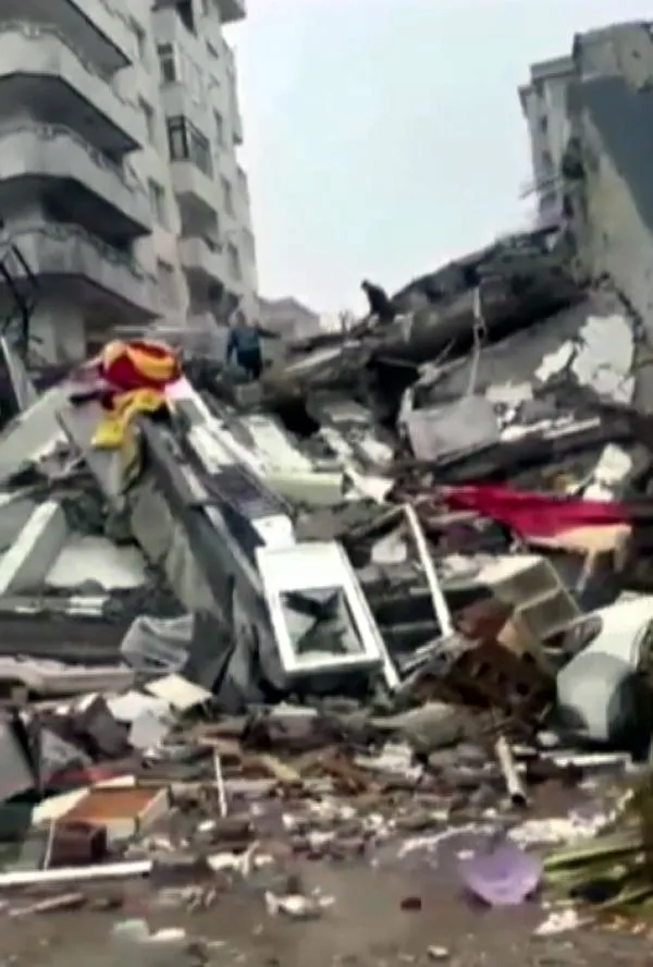 36 kişiye mezar olan Ezgi Apartmanı'nda kesilmiş kolon tespit edildi-4