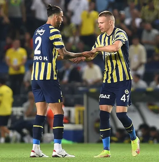 fenerbahcede-rodrigo-becao-sesleri-szalainin-yerine-gelecek-1661696054923.jpg