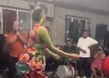 Solmaz Çiros yine yaptı yapacağını! Kalça dansıyla ünlü olan Seda Sayan'ın gelin adayı yine ortalığı karıştırdı 'bu ne hal Solmaz'