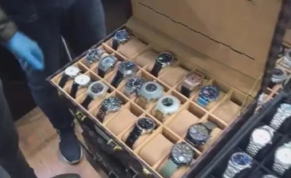 SON DAKİKA: Kapalıçarşı'da kaçakçılara polis baskını: 3 milyon liralık kaçak eşya ele geçirildi-2