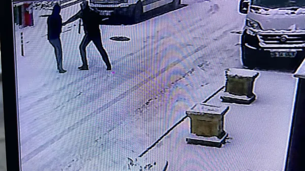 ise-giderken-tanimadigi-bir-kisi-tarafindan-bicaklanarak-olduruldu-anne-ben-bicaklandim-neredesin-annem-1647848675280.jpg İşe giderken tanımadığı bir kişi tarafından bıçaklanarak öldürüldü! 'Anne ben bıçaklandım, neredesin annem'-3