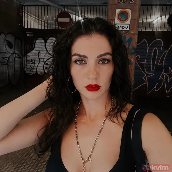 Burcu Özberk bikinili paylaştı sosyal medya sallandı "Yine dünyayı yakıyorsunuz Burcu Hanım" 33'lük Burcu Özberk pek cesur - 11