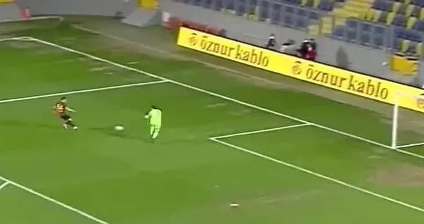 galatasarayda-emre-kilinc-ankaragucunun-kalecisiyle-basbasa-kalmasina-ragmen-net-pozisyonu-gole-ceviremedi-1614794453504.jpg Galatasaray'da Emre Kılınç, Ankaragücü'nün kalecisiyle başbaşa kalmasına rağmen net pozisyonu gole çeviremedi-4