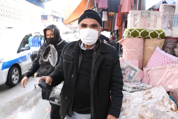 kahramanmarasta-kaybettigi-cuzdani-bulunan-emeklinin-mahcubiyeti-fazla-param-yok-ki-bulana-yardim-edeyim-1606809397789.jpg Kahramanmaraş'ta kaybettiği cüzdanı bulunan emeklinin mahcubiyeti: Fazla param yok ki bulana yardım edeyim-2