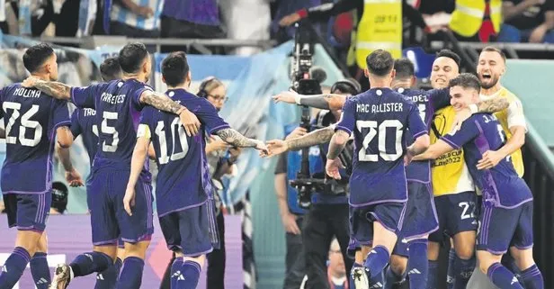 Bu kez Messi’yi Arjantin kurtardı! Penaltı kaçırdı, Tangocular’ı Mac Allister ve Alvarez son 16’ya taşıdı