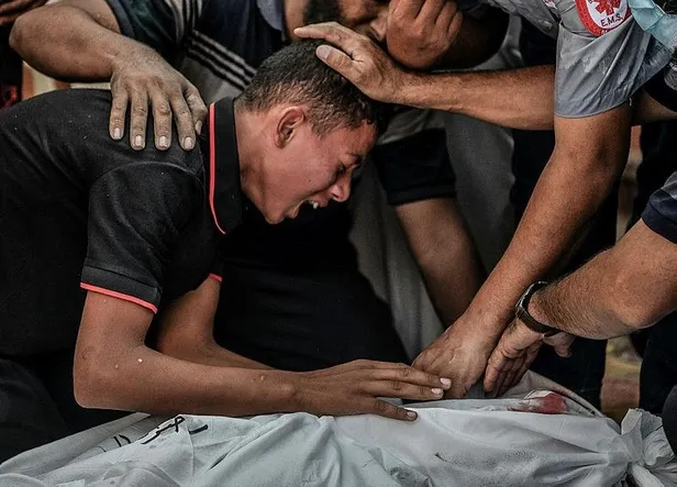 Katil İsrail'in soykırımına karşı çıkan Yahudi aktivist Londra'da tutuklandı! "Suç ortağı olmanızı istiyor"-5