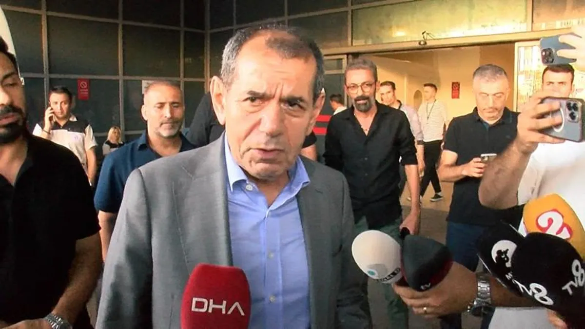 Dursun Özbek: Yeşil saha futbolcuların yeri!