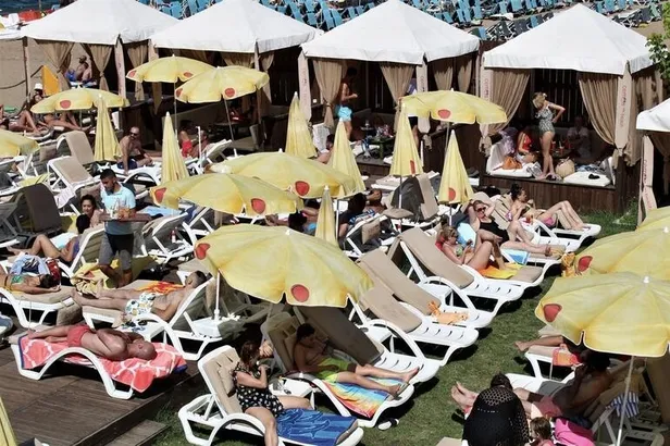 Çınarcık'a tatilci akını! 34 bin nüfuslu ilçede 400 bin turist bulunuyor-2