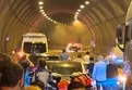 Bolu Dağı Tüneli'nde alev alıp yanan otomobil yolu ulaşıma kapattı