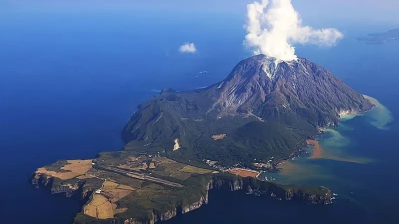 7-bin-yillik-sessizlik-bitti-dunyanin-en-tehlikeli-volkani-yeniden-aktif-1775915045652.jpg 7 bin yıllık sessizlik bitti: Dünyanın en tehlikeli volkanı yeniden aktif-2