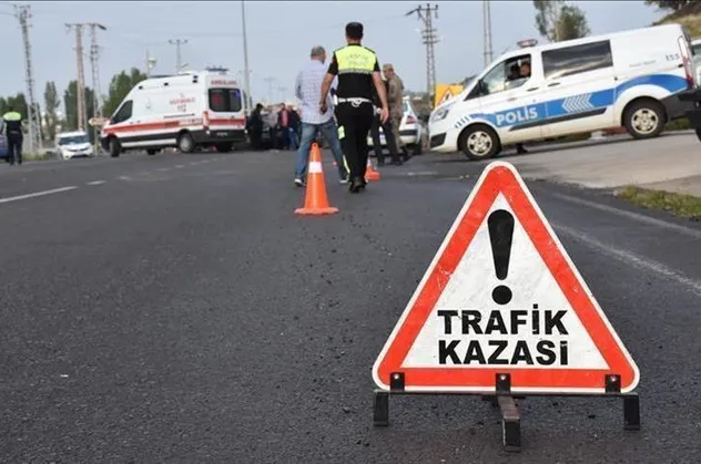 Sivas'ta minibüs devrildi: 10 yaralı