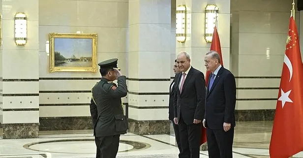 Külliye'de kabul zamanı... Başkan Erdoğan'a mektup sundular