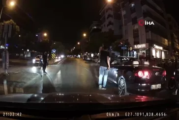 Trafikte döner bıçaklı kavga kamerada!