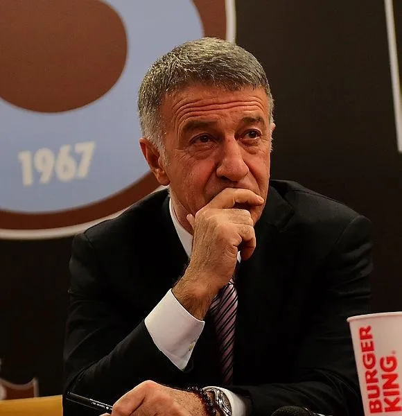 Trabzonspor Başkanı Ahmet Ağaoğlu’ndan penaltı isyanı: Uzaydan bile baksanız penaltı-3