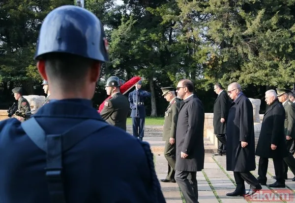 Devlet erkanı Atatürk'ü anma töreni için Anıtkabir'de - 35